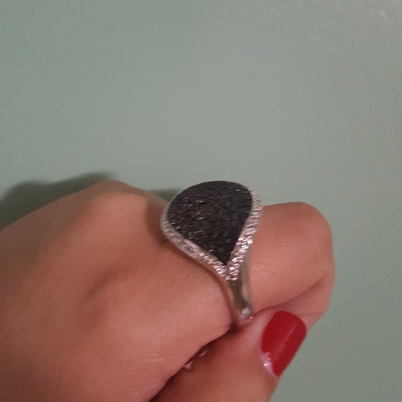 Lia Sophia ring - Picture 2 of 3